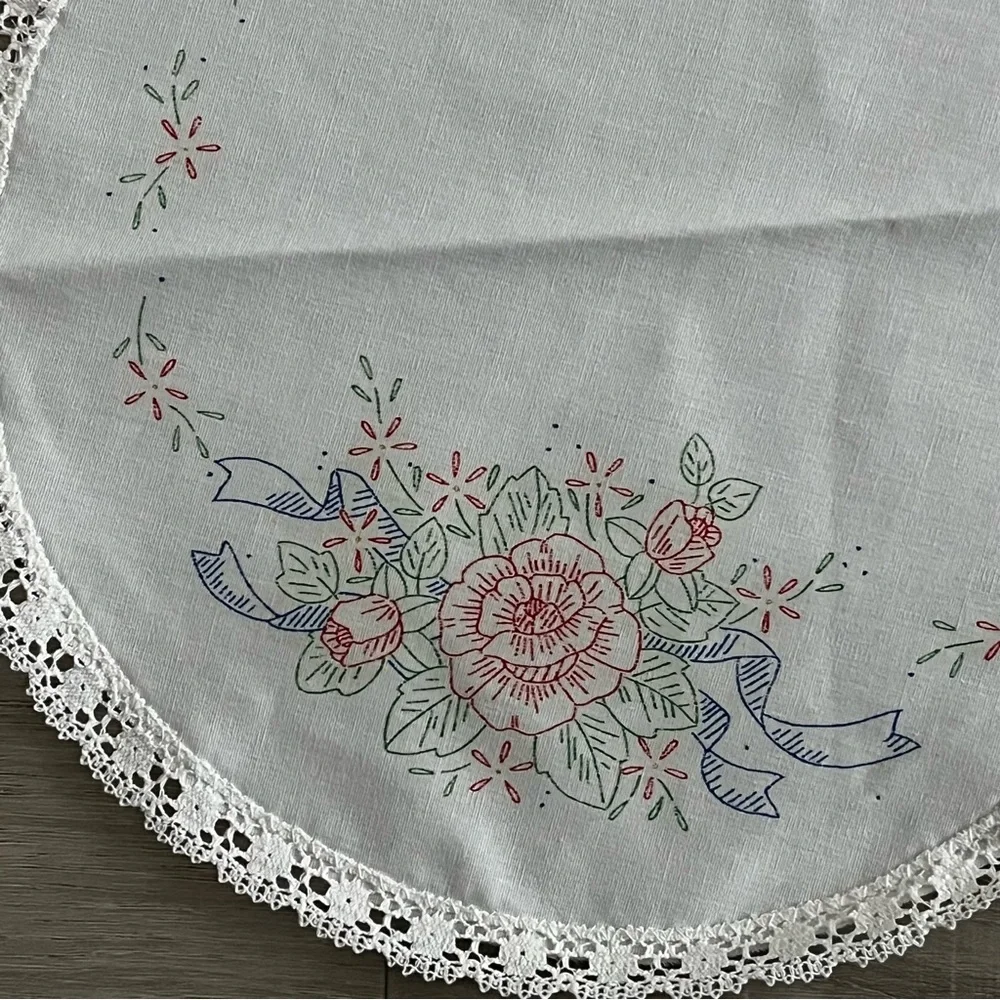 NWOT Stamped Embroidery Floral Circular Doily with Cute Edging